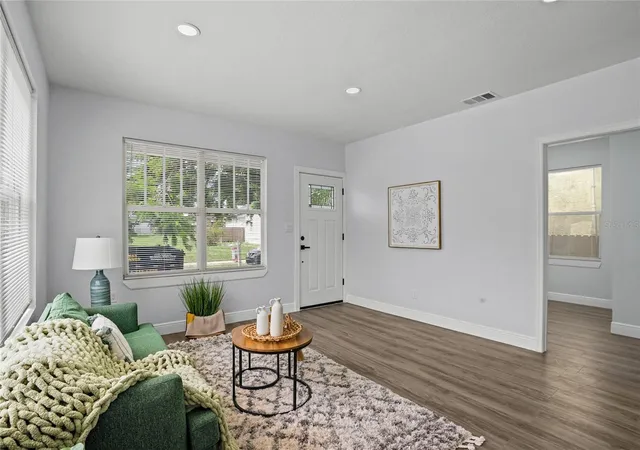 3rd image of 2517 W Palmetto St, Tampa, FL 33607 | MLS# TB8538817