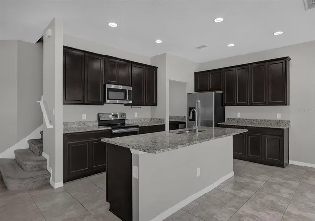Photo 3 of Townhouse for sale at 1160 Palma Verde Pl, Apopka, FL 32712 | MLS# O6433518 | Listing updated on 2026-08-17