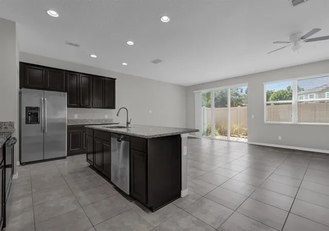 Photo 4 of Townhouse for sale at 1160 Palma Verde Pl, Apopka, FL 32712 | MLS# O6433518 | Listing updated on 2026-08-17