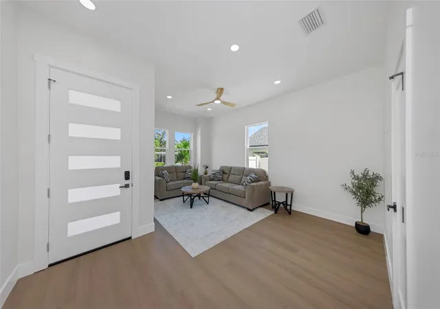 5th image of 617 Folsom St S, Saint Petersburg, FL 33707 | MLS# TB8538839