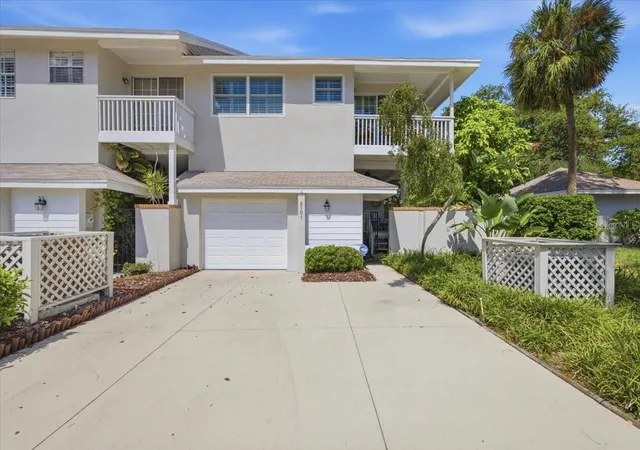 Photo 2 of Townhouse for sale at 5101 S Jules Verne Ct, Tampa, FL 33611 | MLS# TB8538845 | Listing updated on 2026-09-30