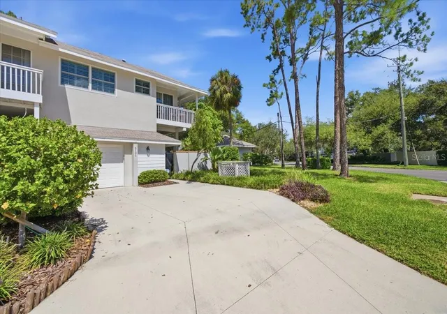 Photo 3 of Townhouse for sale at 5101 S Jules Verne Ct, Tampa, FL 33611 | MLS# TB8538845 | Listing updated on 2026-09-30