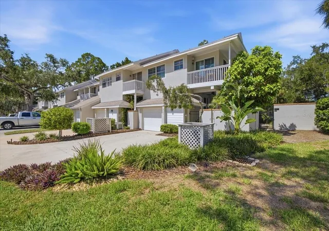 Photo 3 of Townhouse for sale at 5101 S Jules Verne Ct, Tampa, FL 33611 | MLS# TB8538845 | Listing updated on 2026-09-30