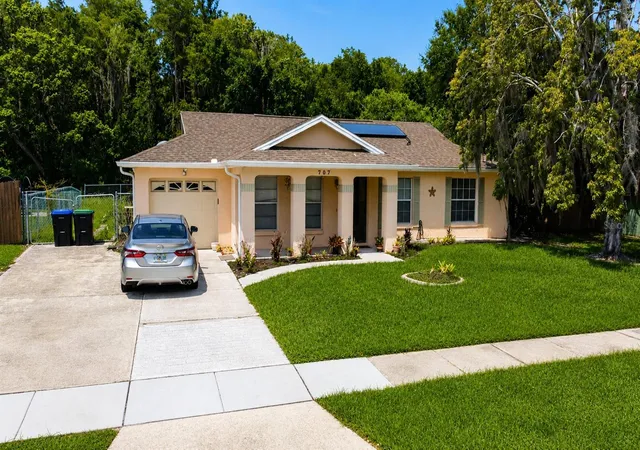 Photo 1 of Sale Pending at 707 Iowa Woods Cir E, Orlando, FL 32824 | MLS# S5155631 | Listing updated on 2026-08-20
