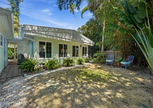2nd image of 3424 Old Oak Dr, Sarasota, FL 34239 | MLS# A4702989