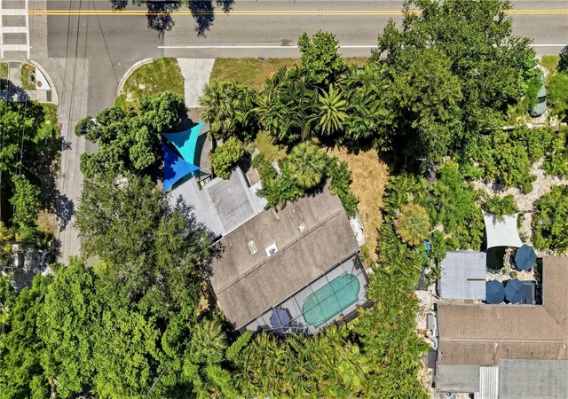 52nd image of 3424 Old Oak Dr, Sarasota, FL 34239 | MLS# A4702989