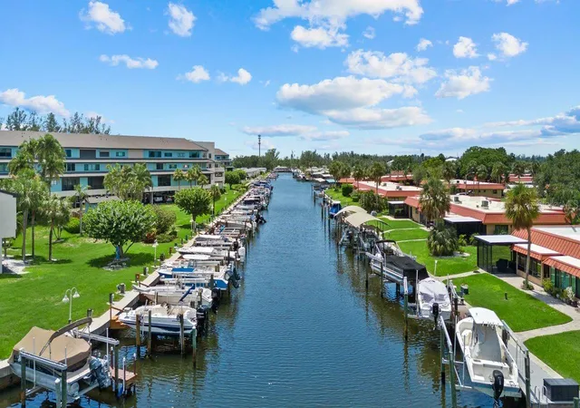2nd image of 9604 Cortez Rd W, BRADENTON, FL 34210