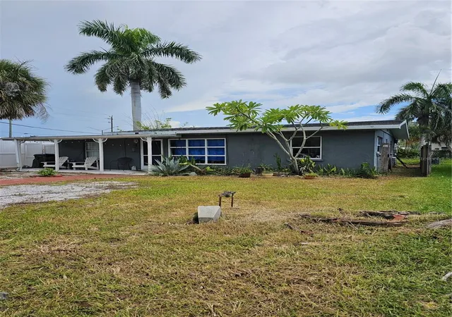 Photo 2 of Single family home for sale at 105 Colonia Ln W, Nokomis, FL 34275 | MLS# N6145364 | Listing updated on 2026-09-02