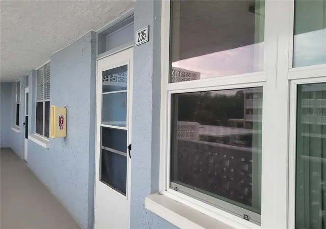 3rd image of 4880 Locust St Ne #235, Saint Petersburg, FL 33703 | MLS# TB8538928