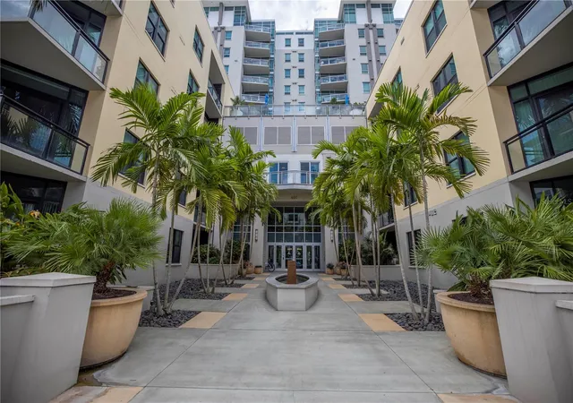 2nd image of 400 4th Ave S #701, Saint Petersburg, FL 33701 | MLS# TB8538929