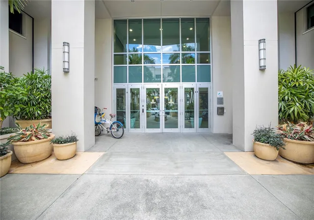 3rd image of 400 4Th Ave S #701, Saint Petersburg, FL 33701 | MLS# TB8538929