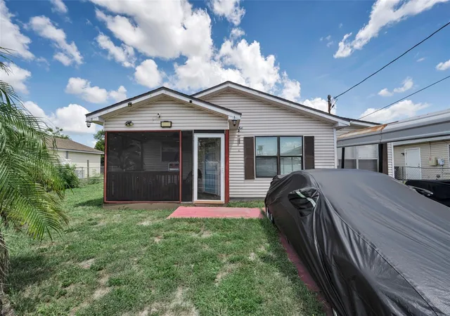 Photo 1 of Single family home for sale at 7526 Carolton Cir, Tampa, FL 33619 | MLS# A4702997 | Listing updated on 2026-08-17