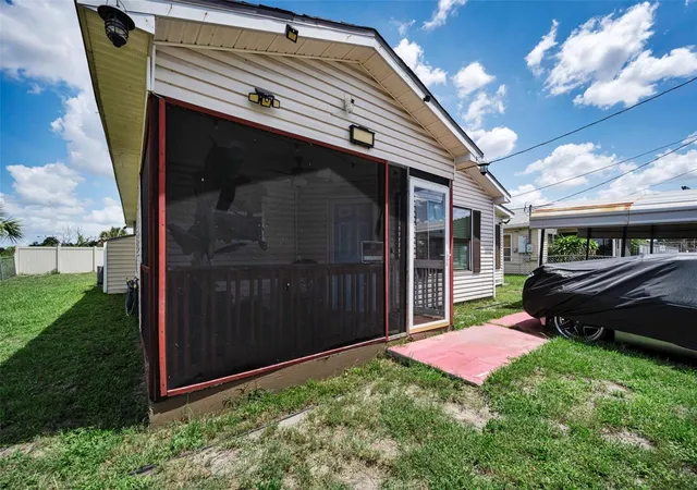 Photo 2 of Single family home for sale at 7526 Carolton Cir, Tampa, FL 33619 | MLS# A4702997 | Listing updated on 2026-08-17