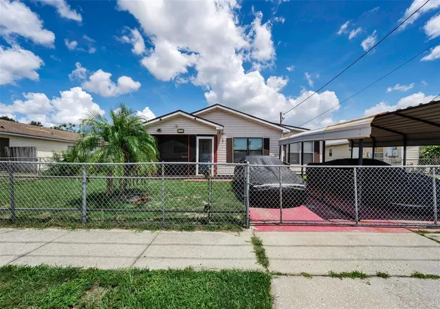 Photo 4 of Single family home for sale at 7526 Carolton Cir, Tampa, FL 33619 | MLS# A4702997 | Listing updated on 2026-08-17