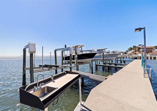 2nd image of 5700 Mariner St, TAMPA, FL 33609