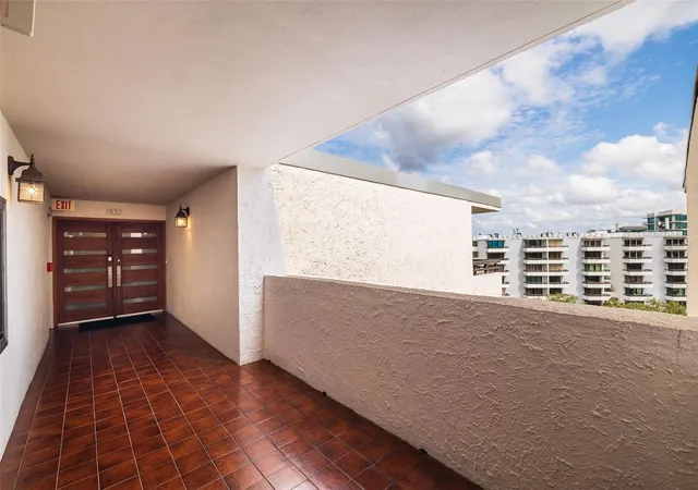 5th image of 5700 Mariner St #803, Tampa, FL 33609 | MLS# TB8538937