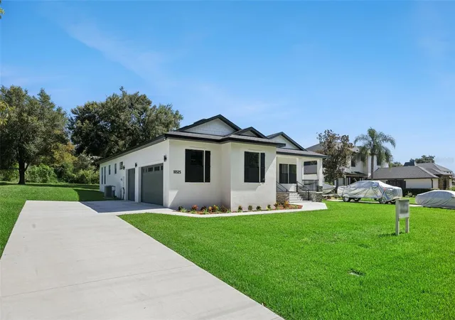 Photo 3 of Sale Pending at 10525 Bronson Rd, Clermont, FL 34711 | MLS# G5116464 | Listing updated on 2026-08-28