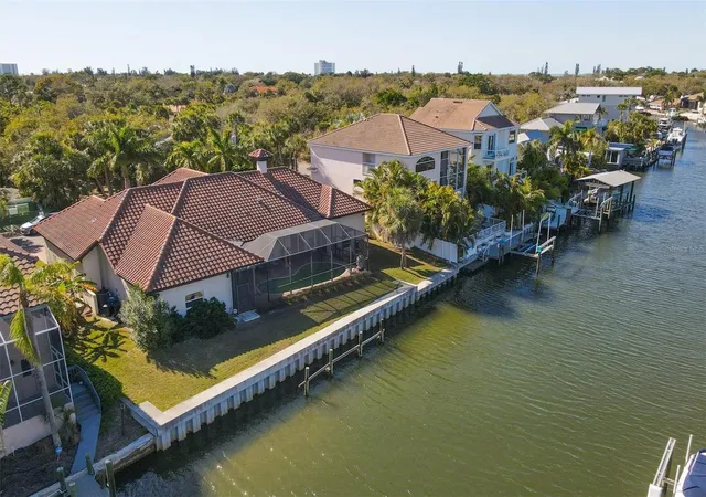 3rd image of 4937 Oxford Dr, Sarasota, FL 34242 | MLS# A4703004