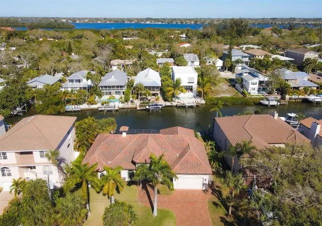 5th image of 4937 Oxford Dr, Sarasota, FL 34242 | MLS# A4703004