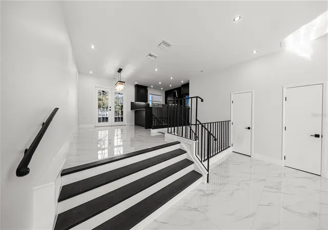 3rd image of 164 E Davis Blvd, Tampa, FL 33606 | MLS# TB8538962