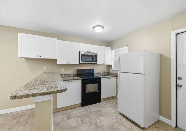 Photo 4 of House for sale at 1009 E Holland Ave, Tampa, FL 33612 | MLS# TB8538995 | Listing updated on 2026-08-27