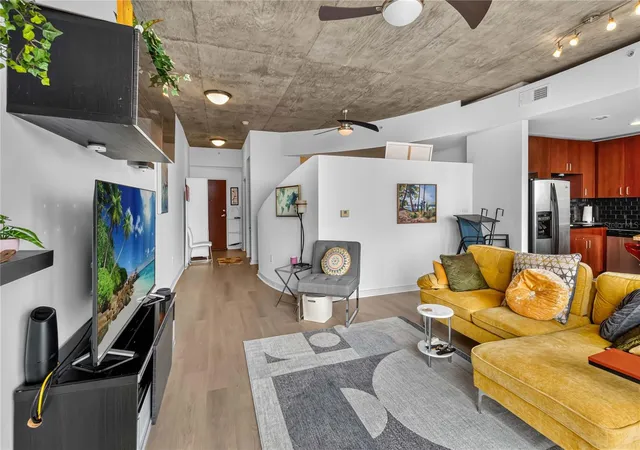 5th image of 155 S Court Ave #1609, Orlando, FL 32801 | MLS# O6433687