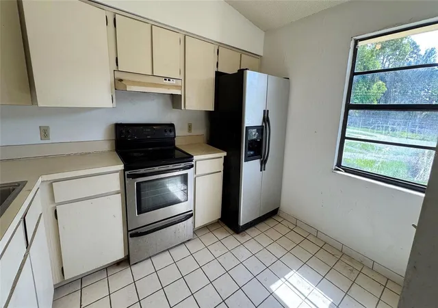 5th image of 762 Kings Cove Ct, Orlando, FL 32807 | MLS# O6433691