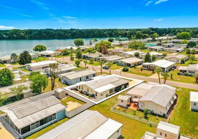 4th image of 1561 Apache Cir, Tavares, FL 32778 | MLS# G5116475