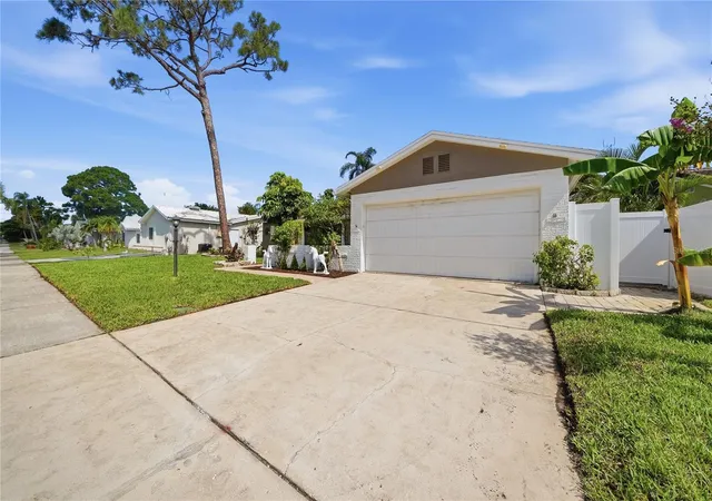 49th image of 10919 129th Ave, Largo, FL 33778 | MLS# TB8539025