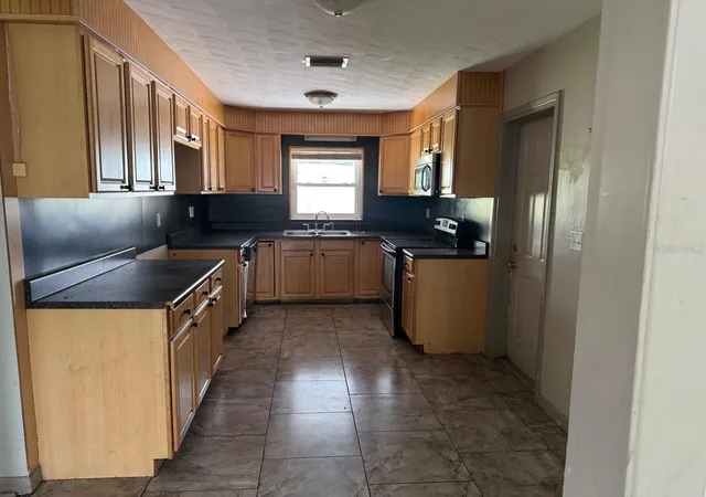 Photo 2 of Sale Pending at 415 Boger Blvd N, Lakeland, FL 33803 | MLS# L4964301 | Listing updated on 2026-08-27