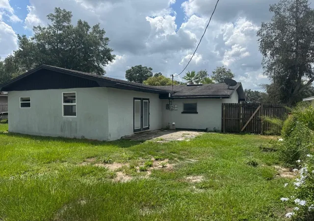 Photo 3 of Sale Pending at 415 Boger Blvd N, Lakeland, FL 33803 | MLS# L4964301 | Listing updated on 2026-08-27