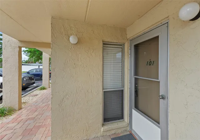 2nd image of 845 Benjamin Franklin Dr, SARASOTA, FL 34236