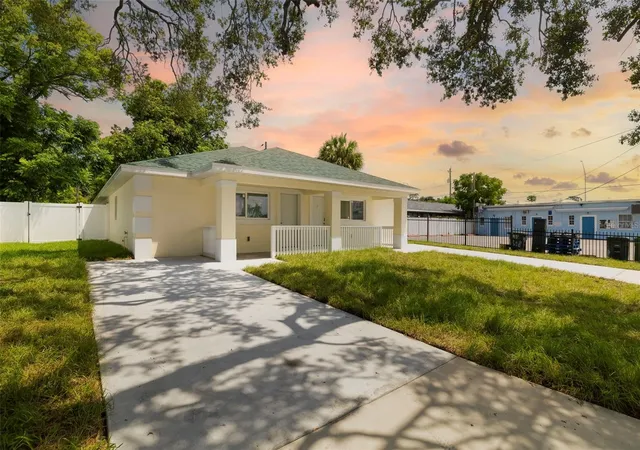 3rd image of 1414 17th Ave W, BRADENTON, FL 34205