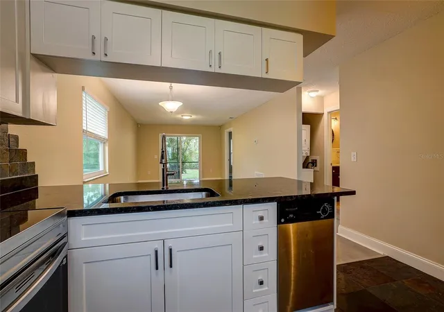 4th image of 4625 Summerwind Dr #13, Sarasota, FL 34234 | MLS# A4703044