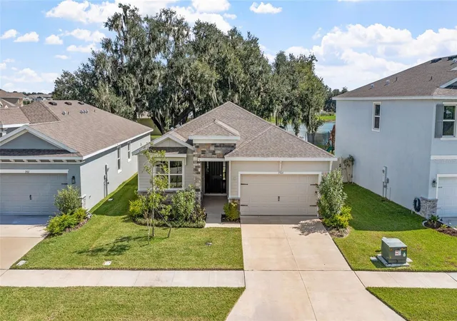 3rd image of 3504 Crescent Peak Wy, Plant City, FL 33565 | MLS# TB8539099