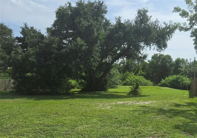 Photo 2 of Land for sale at 2232 Seaboard Ave, Venice, FL 34293 | MLS# A4703048 | Listing updated on 2026-08-17