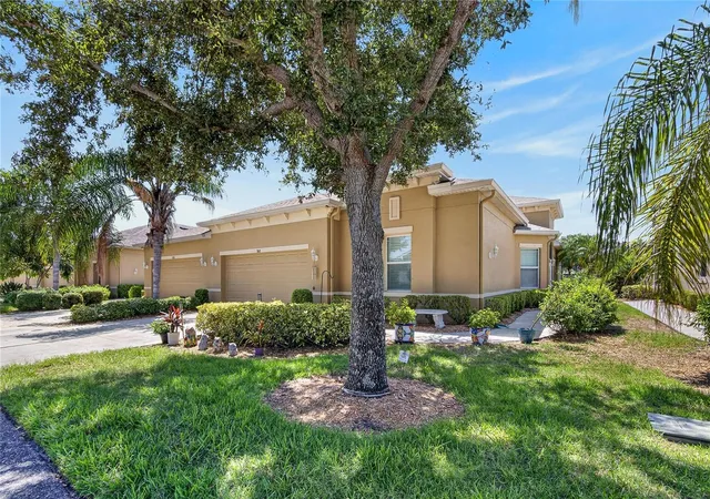 2nd image of 980 Pembroke Point Wy #5, Sun City Center, FL 33573 | MLS# TB8539132
