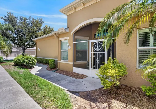 3rd image of 980 Pembroke Pt Wy, SUN CITY CENTER, FL 33573