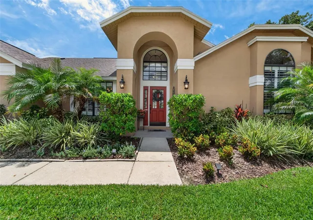 2nd image of 2317 Eagle Bluff Dr, Valrico, FL 33596 | MLS# TB8539135