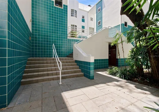 2nd image of 4950 Bayshore Blvd #8, Tampa, FL 33611 | MLS# TB8539140