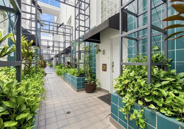 Photo 3 of Condo for sale at 4950 Bayshore Blvd #8, Tampa, FL 33611 | MLS# TB8539140 | Listing updated on 2026-10-05