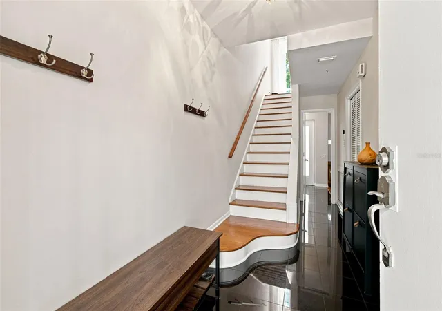 Photo 4 of Condo for sale at 4950 Bayshore Blvd #8, Tampa, FL 33611 | MLS# TB8539140 | Listing updated on 2026-10-05