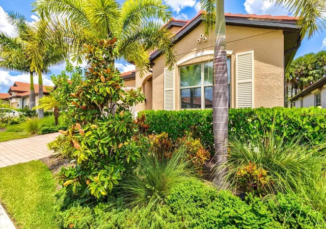 Photo 3 of Single family home for sale at 308 Soliera St, Nokomis, FL 34275 | MLS# A4703065 | Listing updated on 2026-09-02