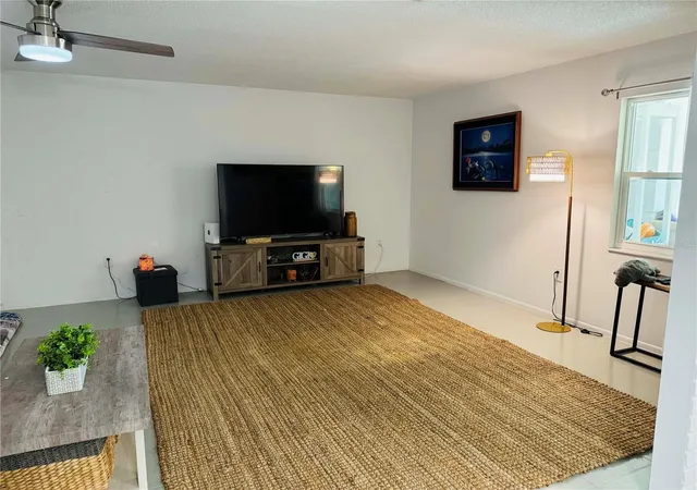 3rd image of 108 Villa Dr #108, Osprey, FL 34229 | MLS# TB8539148
