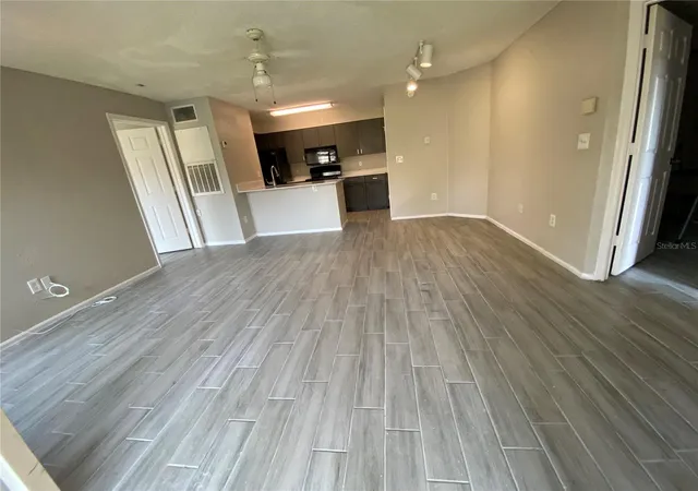 Photo 3 of Condo for sale at 5112 Park Central Dr #616, Orlando, FL 32839 | MLS# O6433855 | Listing updated on 2026-08-17
