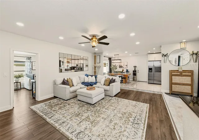 4th image of 2165 Campus Dr, Clearwater, FL 33764 | MLS# TB8539186
