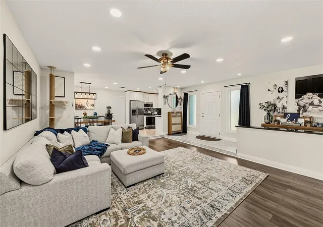 5th image of 2165 Campus Dr, Clearwater, FL 33764 | MLS# TB8539186