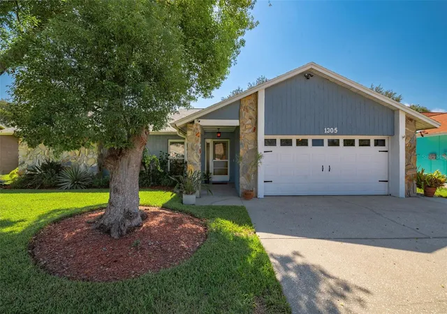 2nd image of 1305 Windjammer Pl, Valrico, FL 33594 | MLS# TB8539201