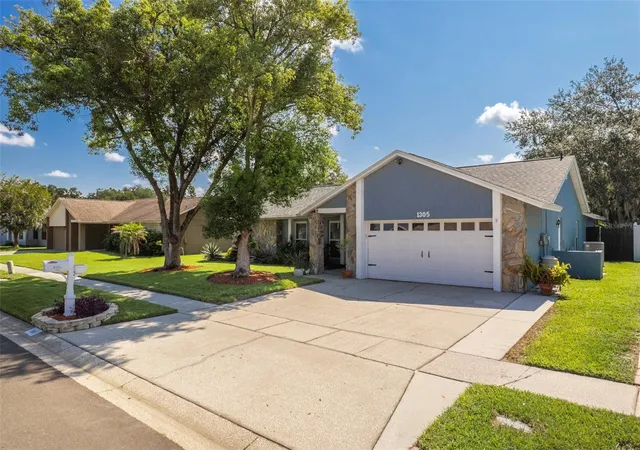 3rd image of 1305 Windjammer Pl, Valrico, FL 33594 | MLS# TB8539201
