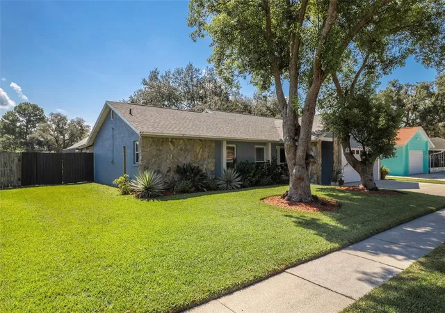 4th image of 1305 Windjammer Pl, Valrico, FL 33594 | MLS# TB8539201